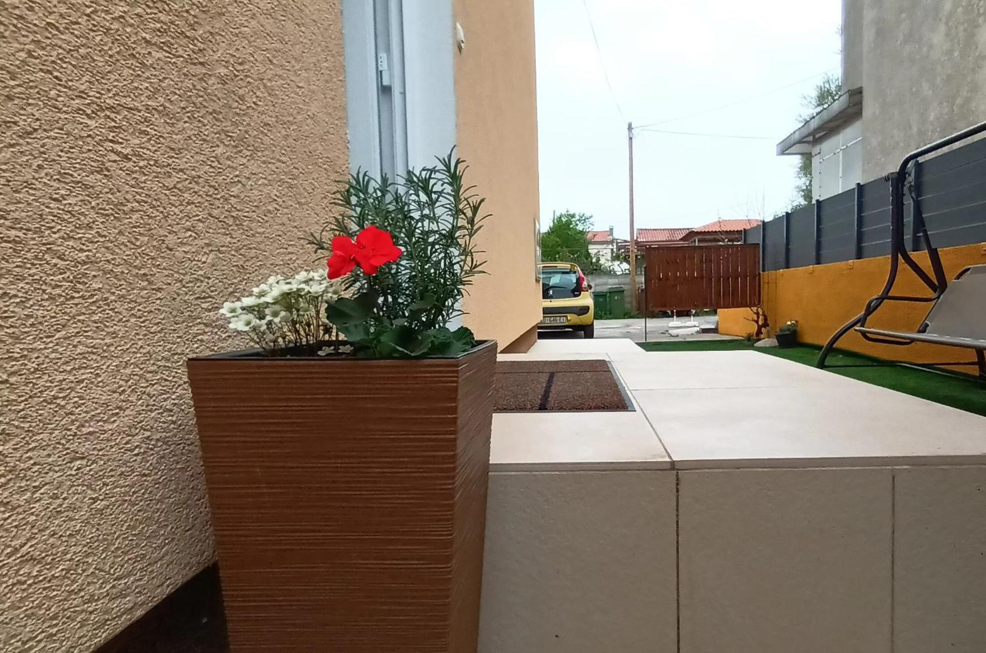 Apartman Sandra -Private Parking And Garden ザダル エクステリア 写真