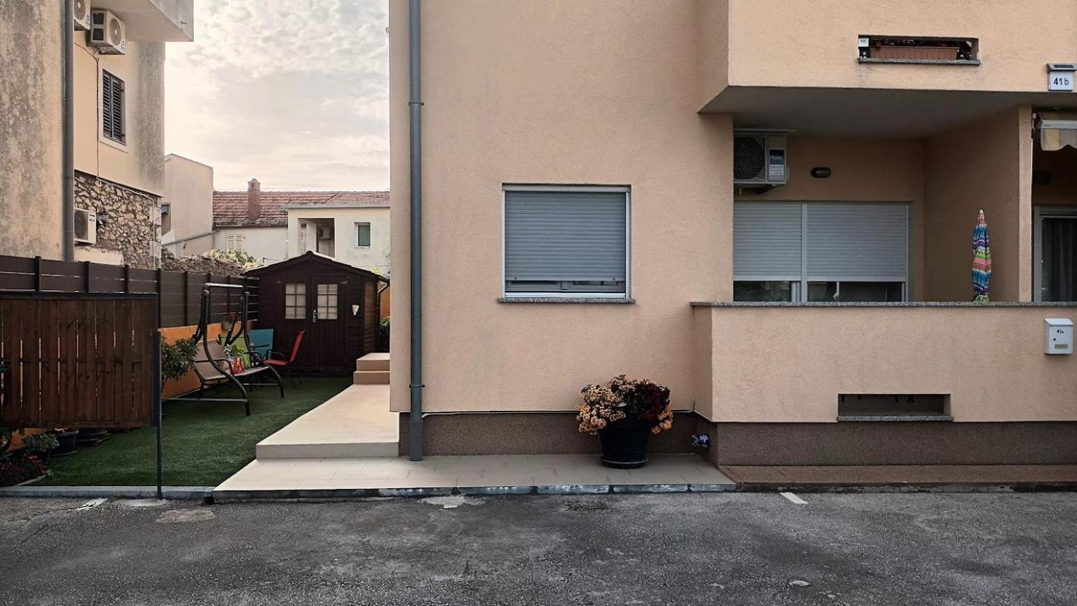 Apartman Sandra -Private Parking And Garden ザダル エクステリア 写真